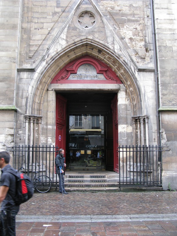 8. Вход в собор Сен-Лё-Сен-Жиль